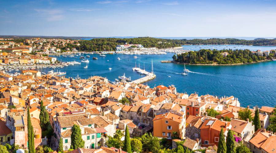 Nuestros servicios de alquiler de coches ofrecen una diversa selección de vehículos en Rovinj.